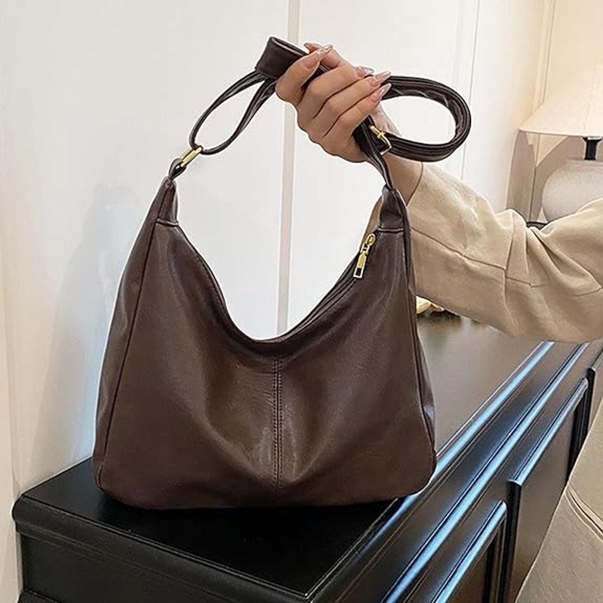 PU Leather Hobo Crossbody Shoulder Bag with Adjustable Strap, Crescent Handbag for 17.5 cm Phone, Cosmetics and Daily Carry, Brown