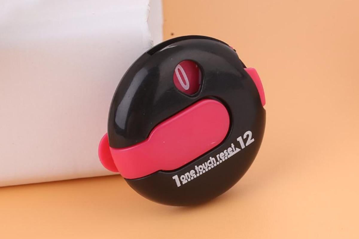 Golf Stroke Counter - Clip-On Score Keeper for Gloves & Hats (3 Colors) - Black