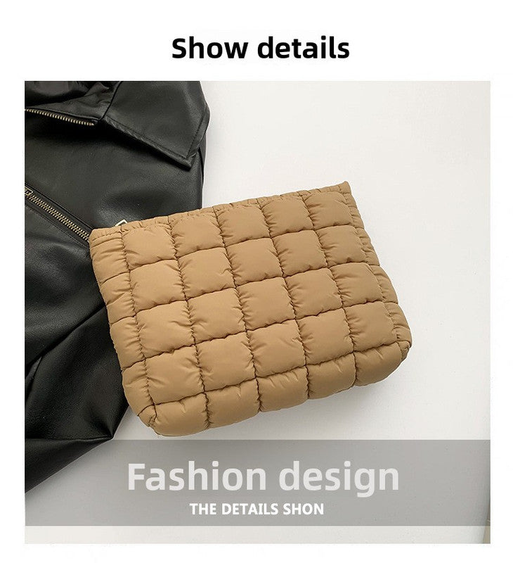 White leopard print Puffer Makeup Bag Quilted Pouch Cosmetic Organizer Bag Soft Nylon Travel Toiletry Bag Zipper Handbag for Women