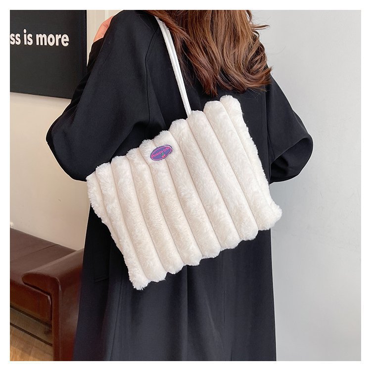 Black Faux Fur Tote Bag with Large Capacity, Soft Plush Material & Adjustable Handle – Stylish Shoulder Handbag for Women, Perfect for Daily Commute and Casual Wear