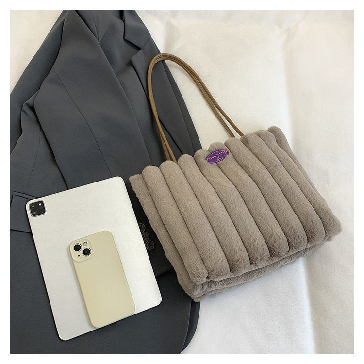 Black Faux Fur Tote Bag with Large Capacity, Soft Plush Material & Adjustable Handle – Stylish Shoulder Handbag for Women, Perfect for Daily Commute and Casual Wear